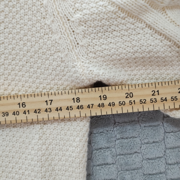 Abercrombie & Fitch Beige Cable Knit Sweater - Picture 6 of 7